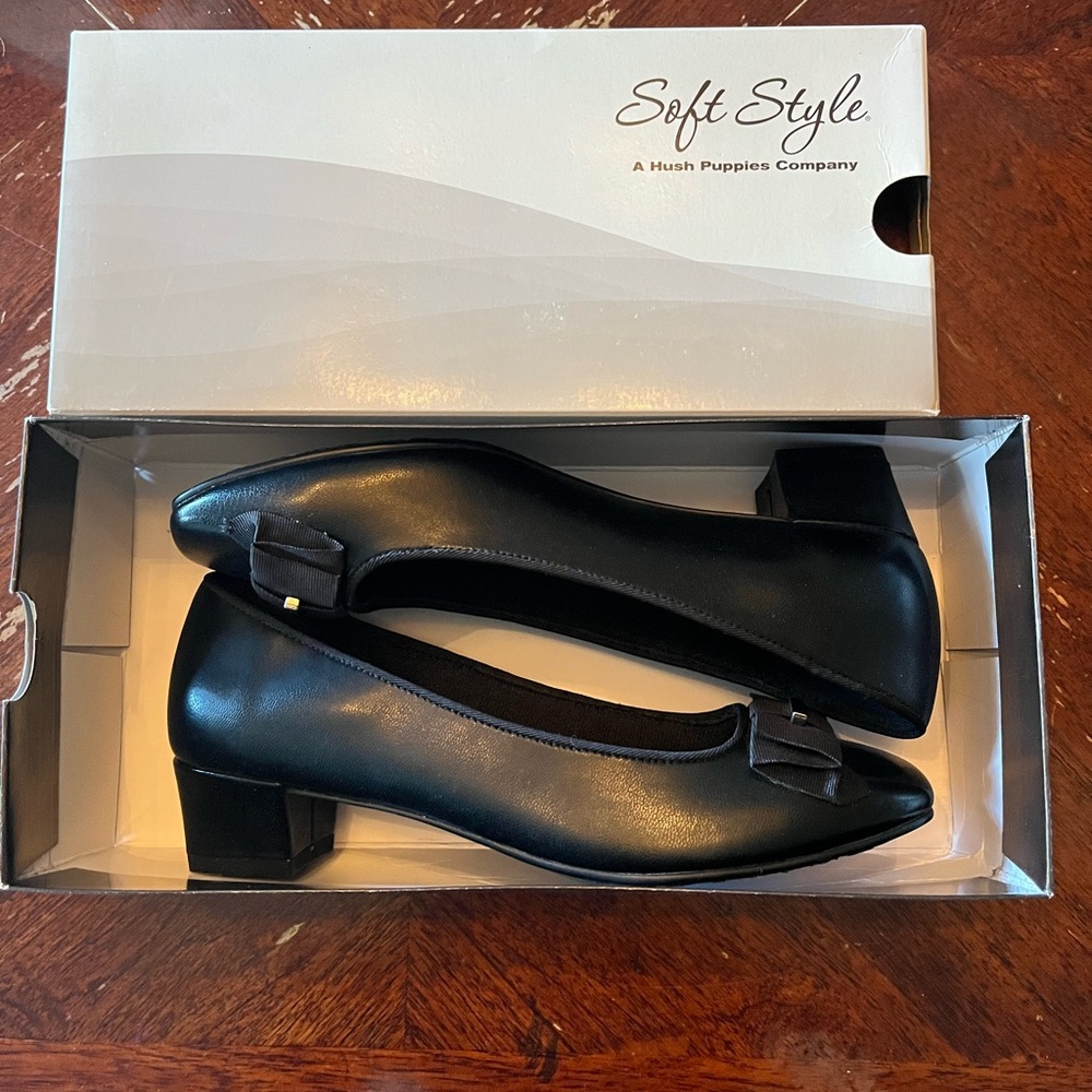 Soft style heels SZ 6.5 Mini Platforms Brand New In Box Business Casual